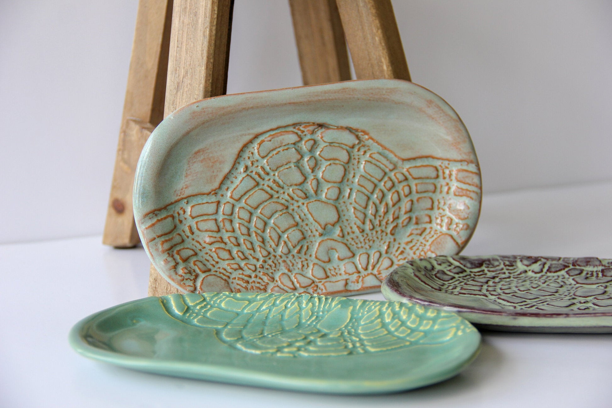 Artisan Crafted Ceramic Soap Dish - Korvel