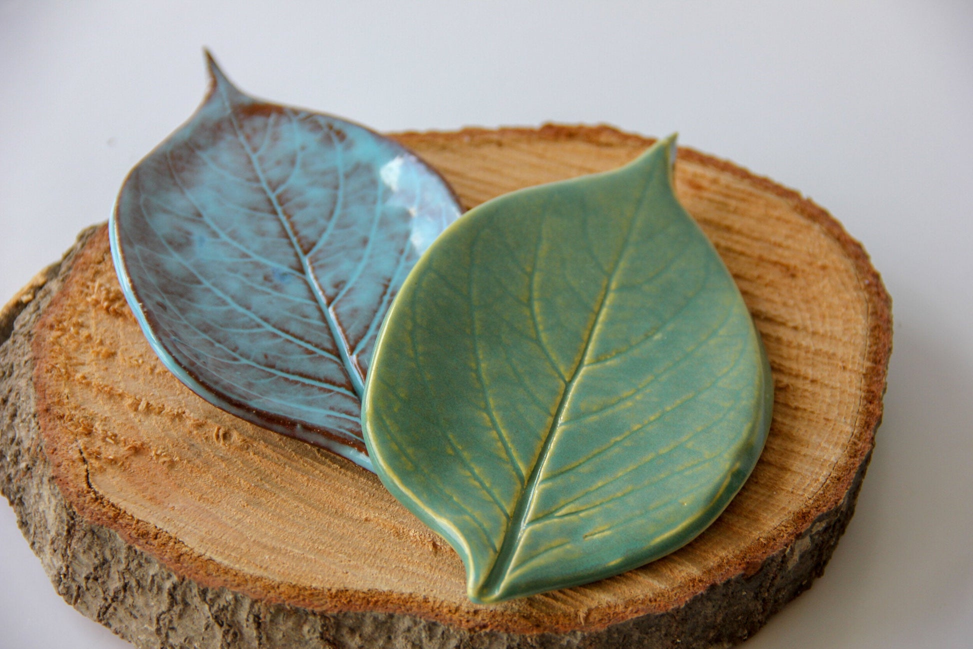 Artisan Leaf-Shaped Soap Dish - Korvel
