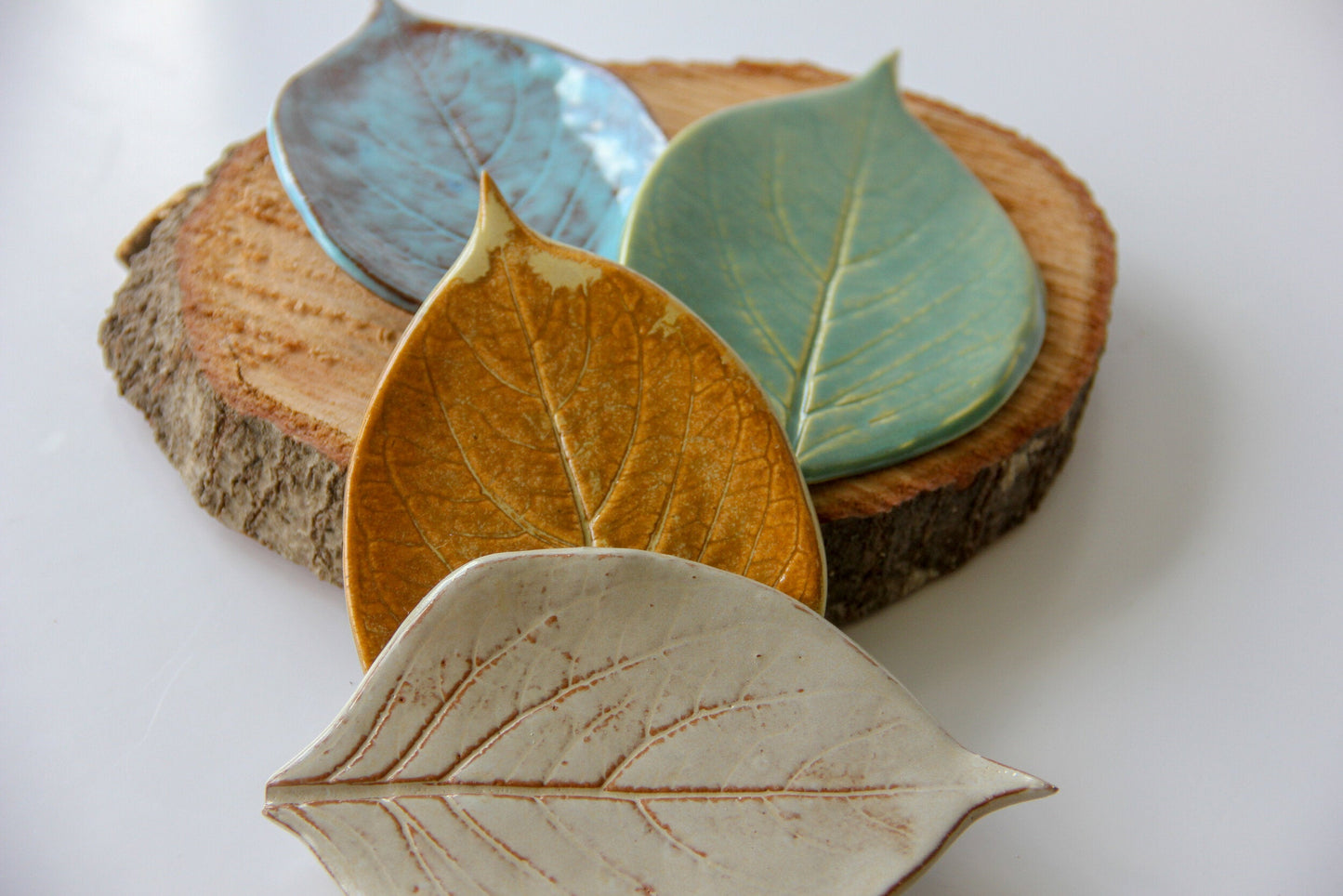 Artisan Leaf-Shaped Soap Dish - Korvel