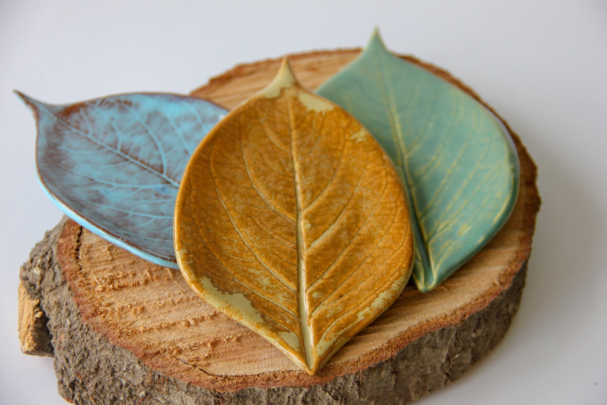 Artisan Leaf-Shaped Soap Dish - Korvel