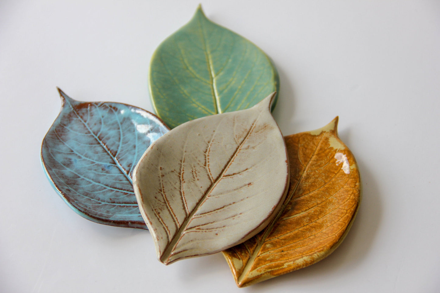 Artisan Leaf-Shaped Soap Dish - Korvel