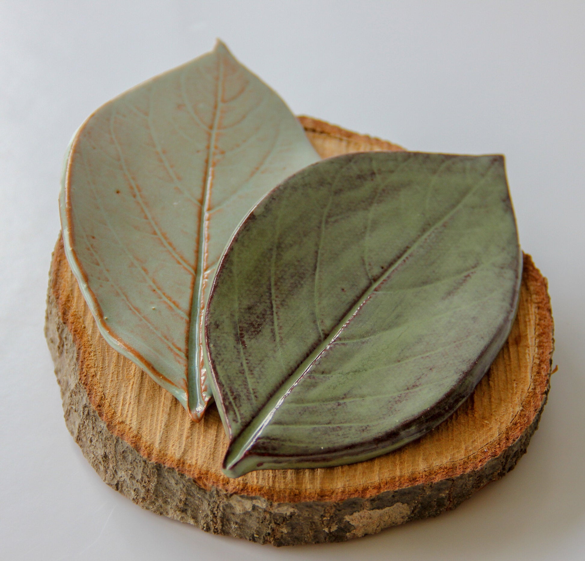 Elegant Handmade Leaf Soap Dish - Korvel
