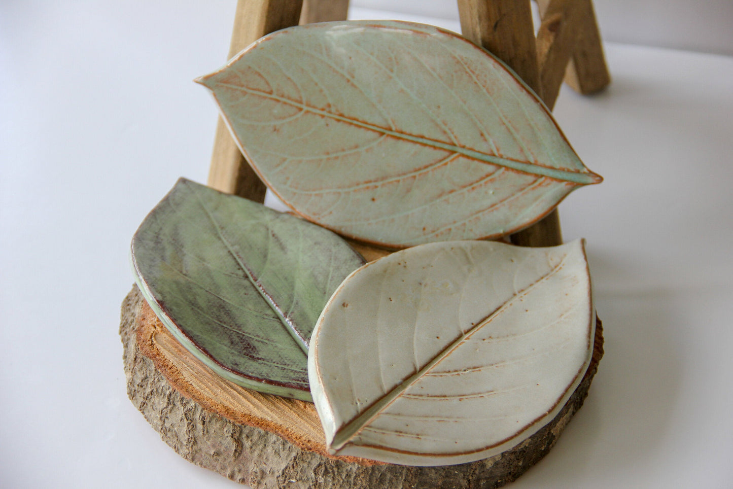 Elegant Handmade Leaf Soap Dish - Korvel