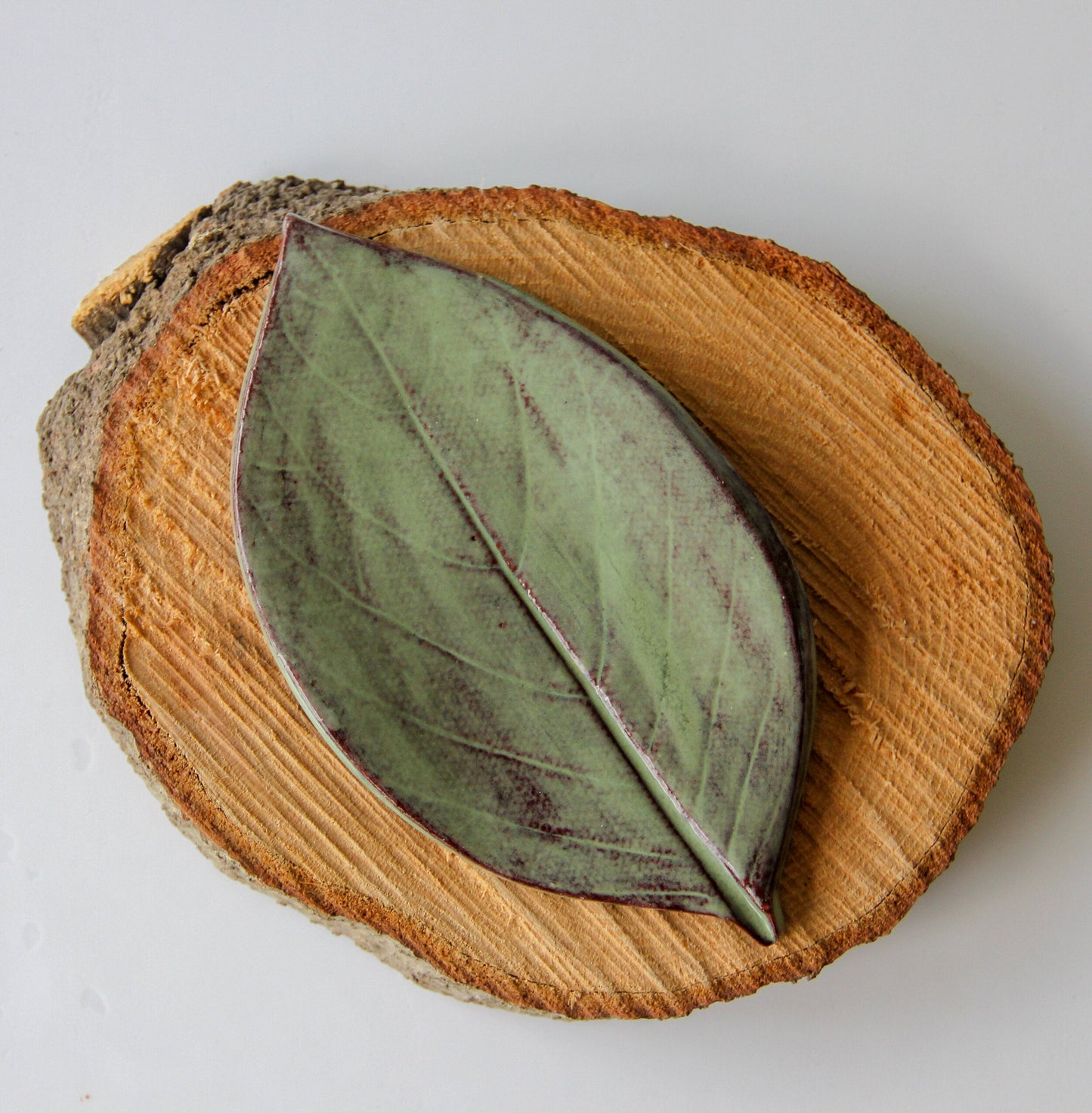 Elegant Handmade Leaf Soap Dish - Korvel