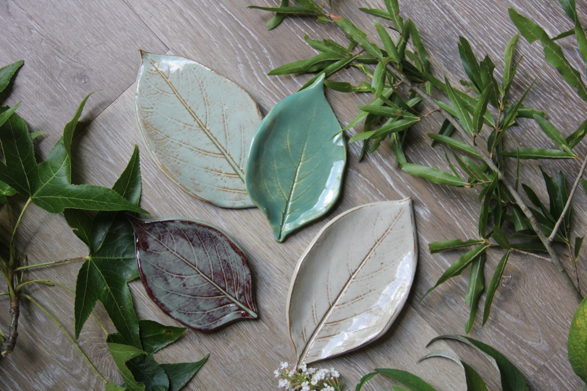 Artisan Leaf-Shaped Soap Dish - Korvel