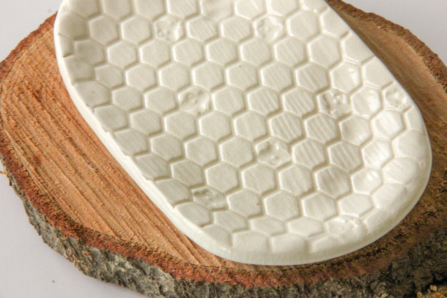 Charming Beehive Soap Dish for Nature Lovers - Korvel
