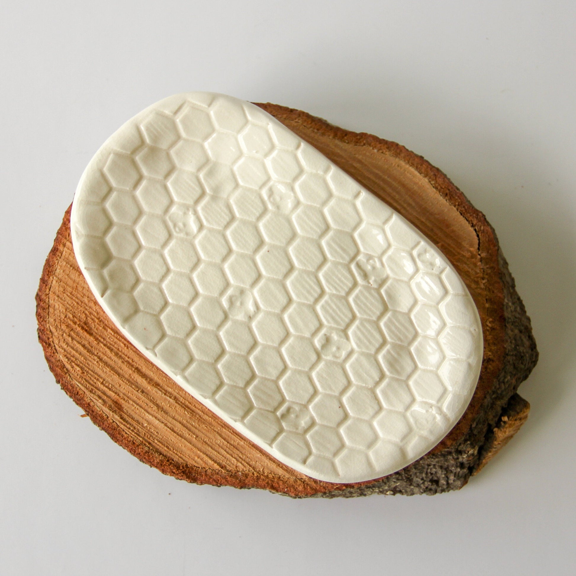 Charming Beehive Soap Dish for Nature Lovers - Korvel