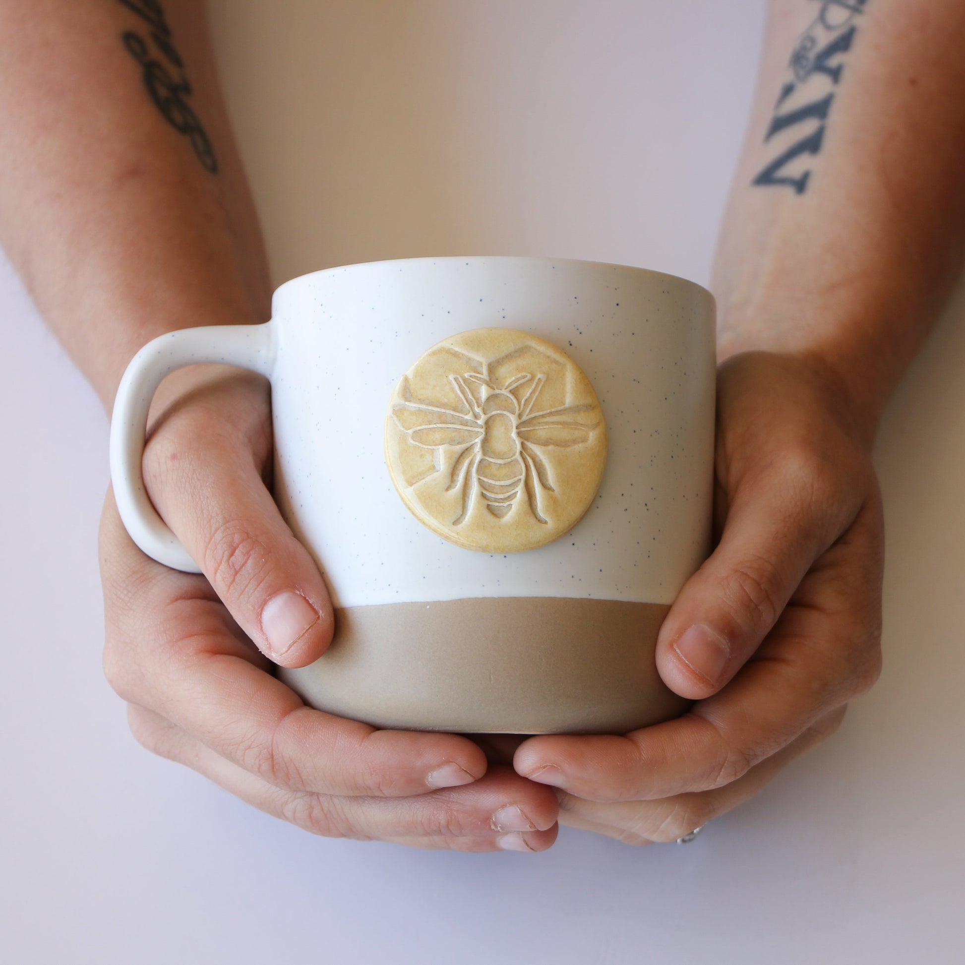 Charming Bee-Themed Ceramic Mug - Korvel
