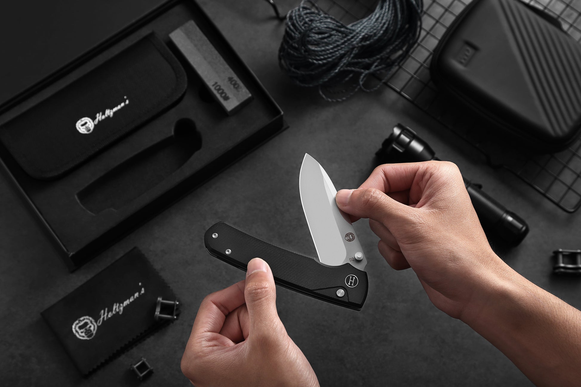 The Ultimate Folding Pocket Knife Gift Set for Adventurers (Sand & Black) - Korvel
