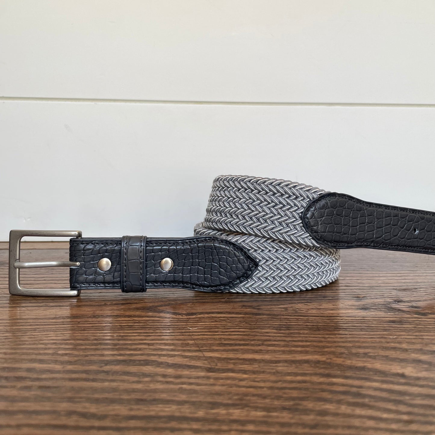 The Stretch Belt in Grey & White