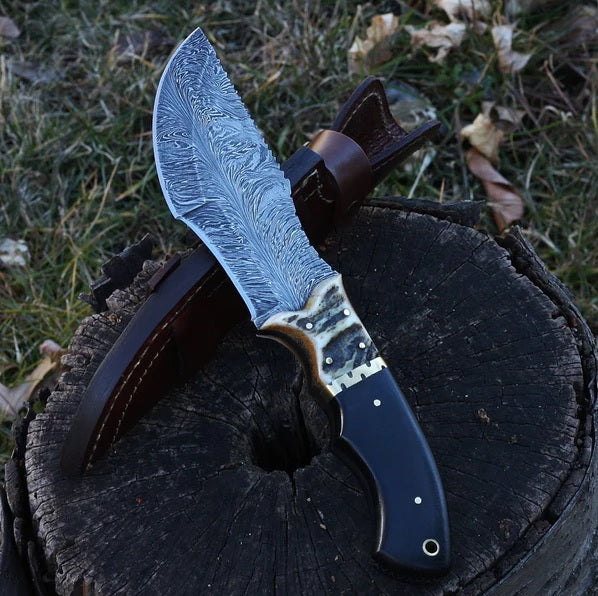 Featherstrike Tracker Knife – Damascus Steel Adventure Blade - Korvel
