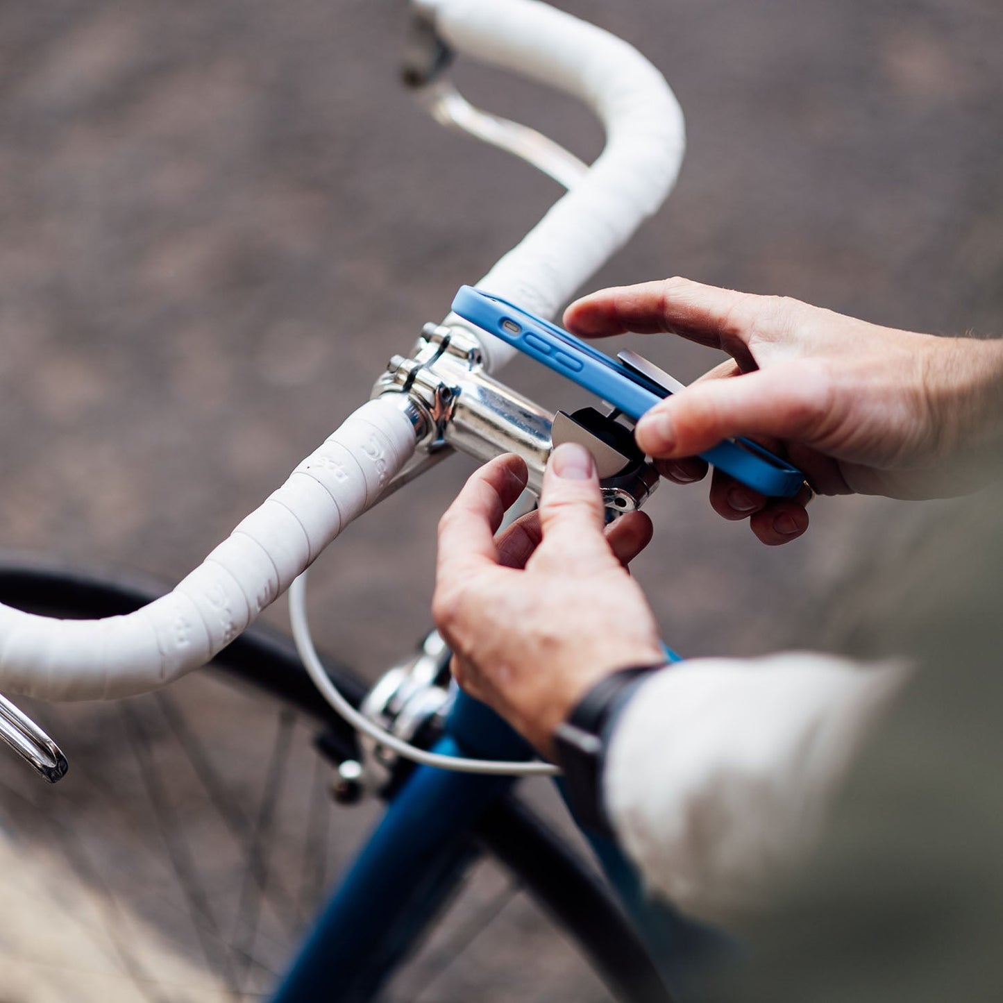 Loop Micro Mount - Ultra-Compact Stem Cap Phone Mount