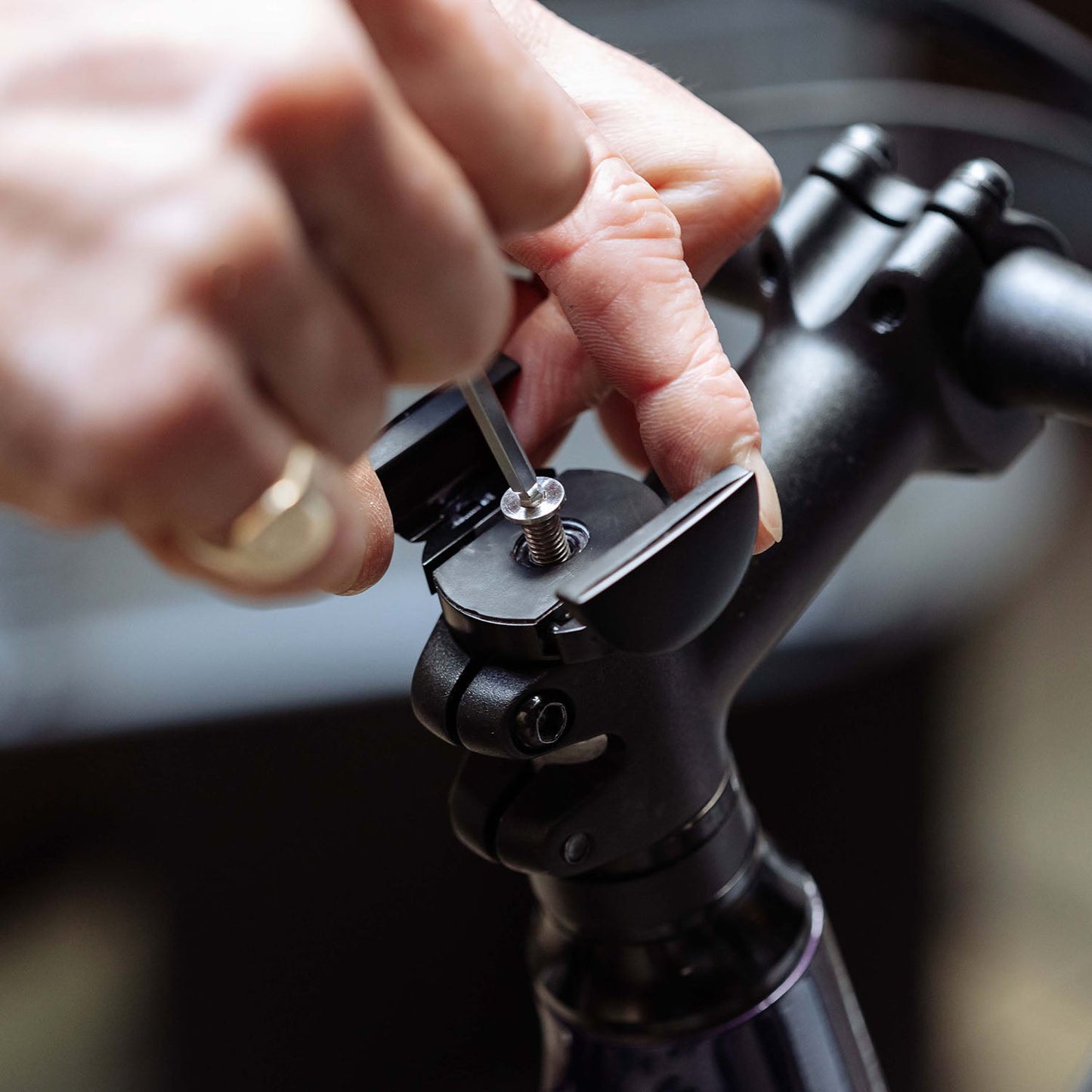 Loop Micro Mount - Ultra-Compact Stem Cap Phone Mount