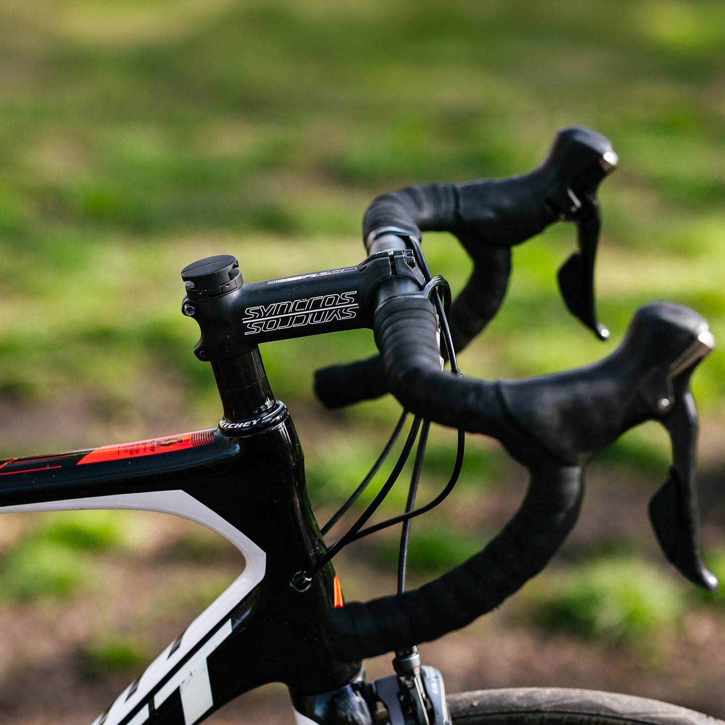 Loop Micro Mount - Ultra-Compact Stem Cap Phone Mount