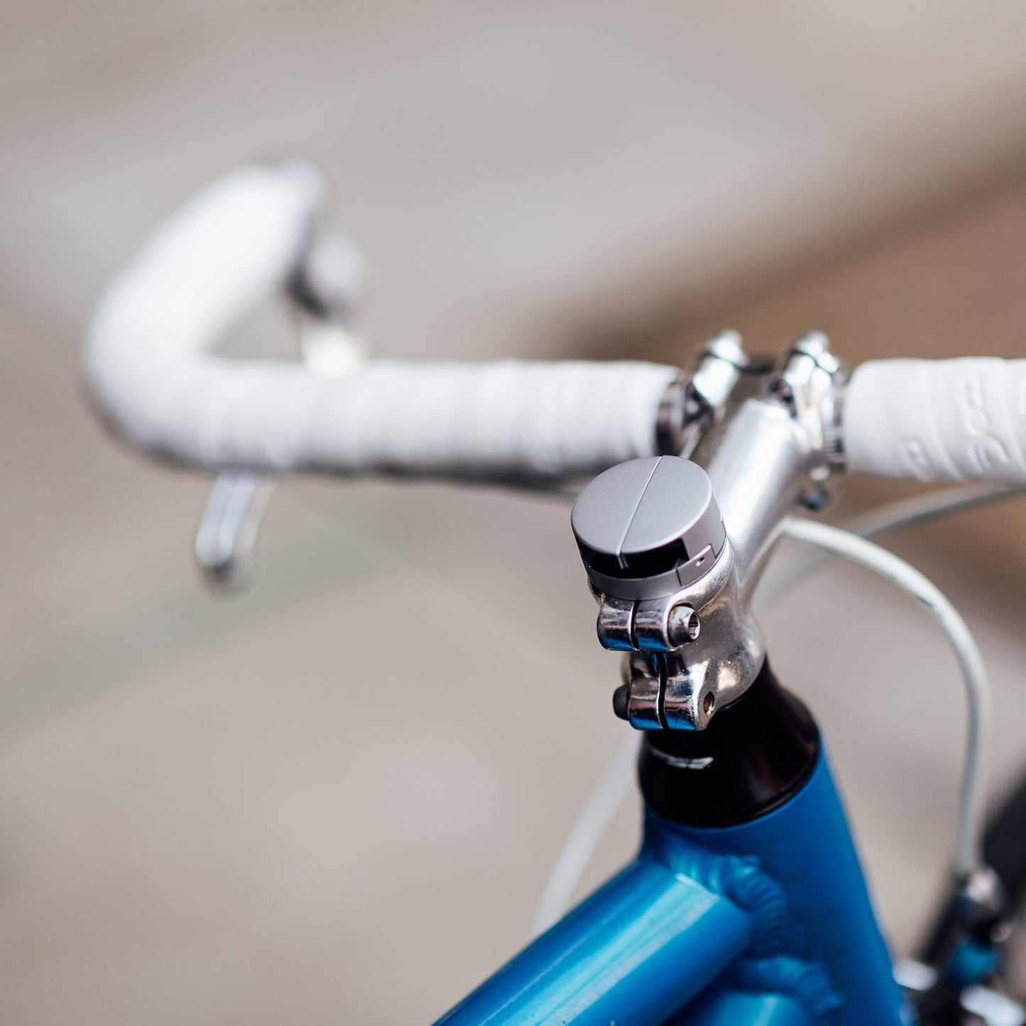 Loop Micro Mount - Ultra-Compact Stem Cap Phone Mount