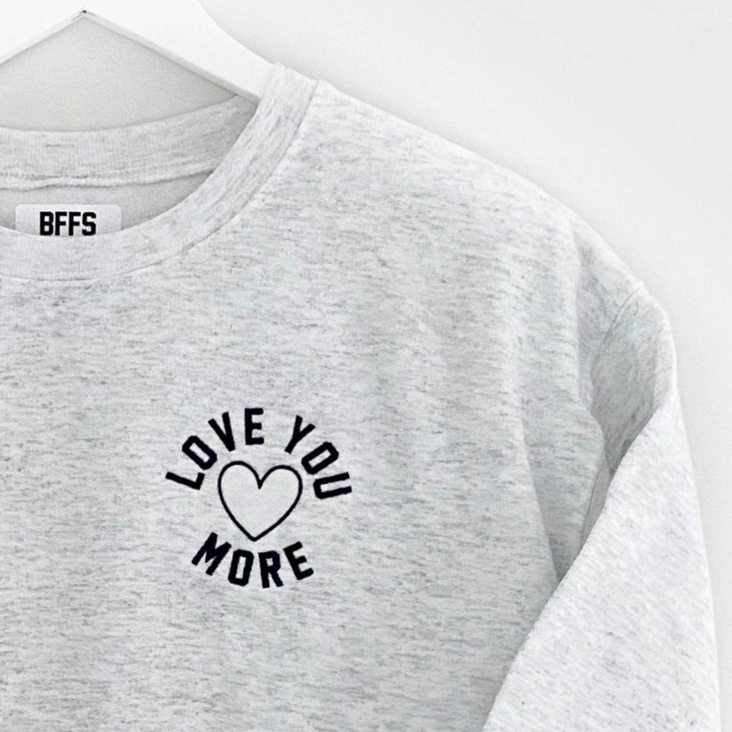 SUDADERA BORDADA LOVE U MORE PARA ADULTOS