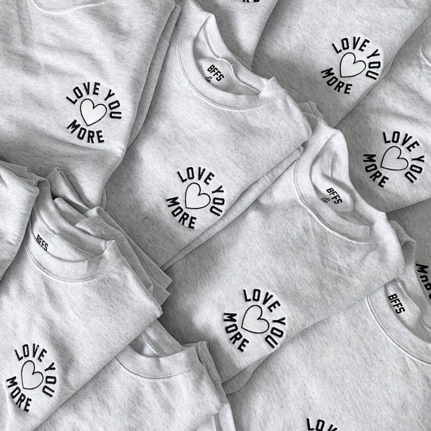 SUDADERA BORDADA LOVE U MORE PARA ADULTOS