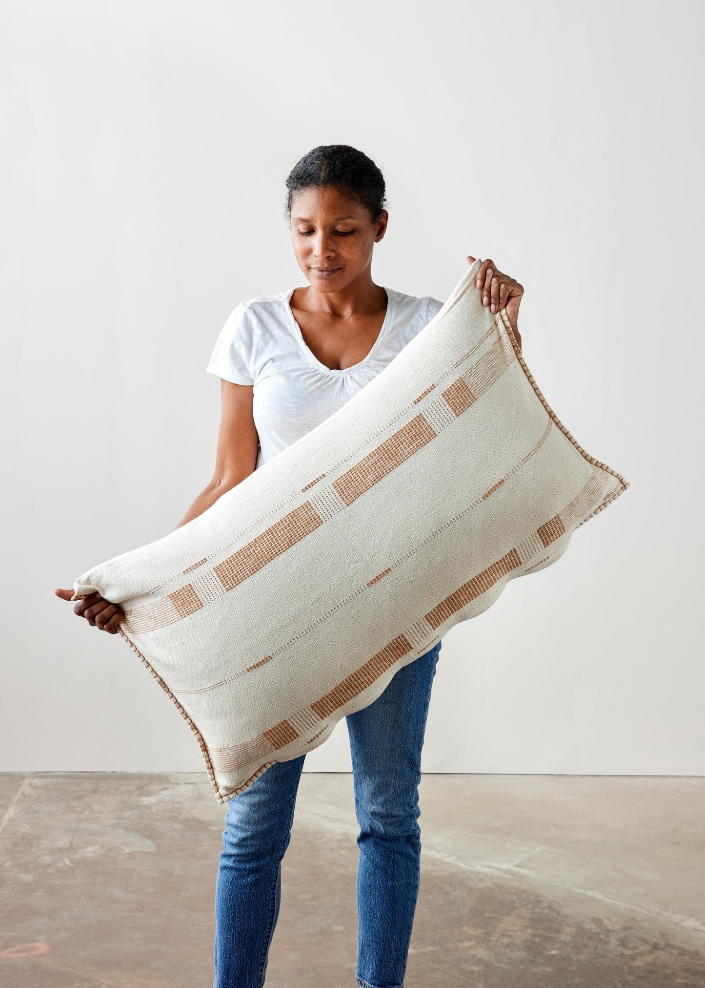 Coussin lombaire surdimensionné en coton Fulcrum Sahara