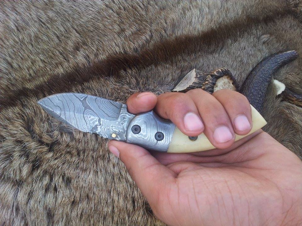 Premium Damascus Steel Folding Pocket Knife with Elegant Bone Handle - Korvel
