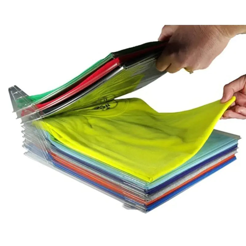 Supports de rangement de T-shirts soignés