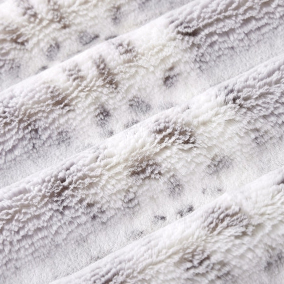 Tissu Dove Luxe Cuddle Alaskan Bunny par yard