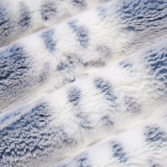 Tissu en velours Luxe Cuddle Alaskan Bunny bleu marine au mètre