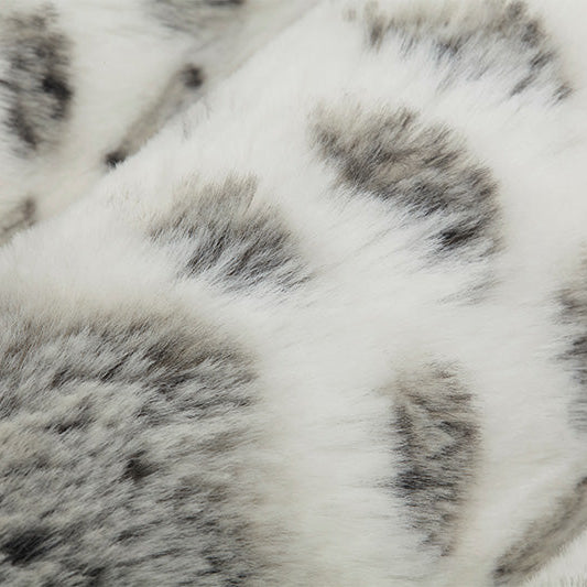 Tissu en peluche Alaskan Bunny Luxe Gunmetal - 58"/60" par yard