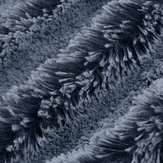 Tissu Luxe Cuddle Frosted Shaggy Navy/Bluebell par Yard