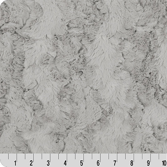 Tissu Luxe Cuddle Glacier Silver 58" par yard