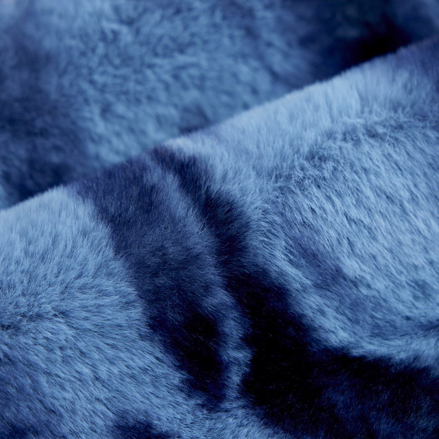 Tela Luxe Cuddle Nube 58"/60" por yarda