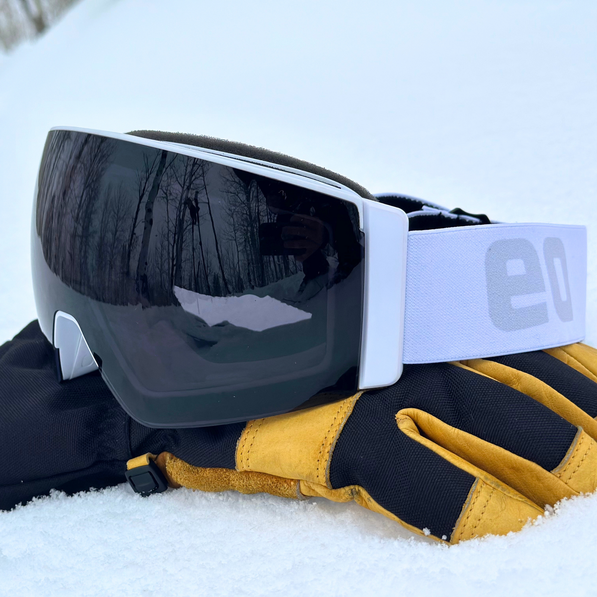 MACH SCHNELL MAG | Adaptive Photochromic Goggles - Korvel