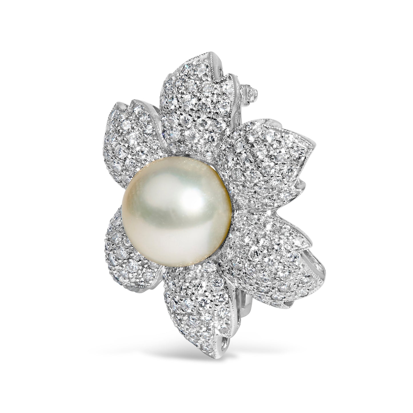 Broche de Flor de Diamante y Perla Cultivada en Oro Blanco de 18K