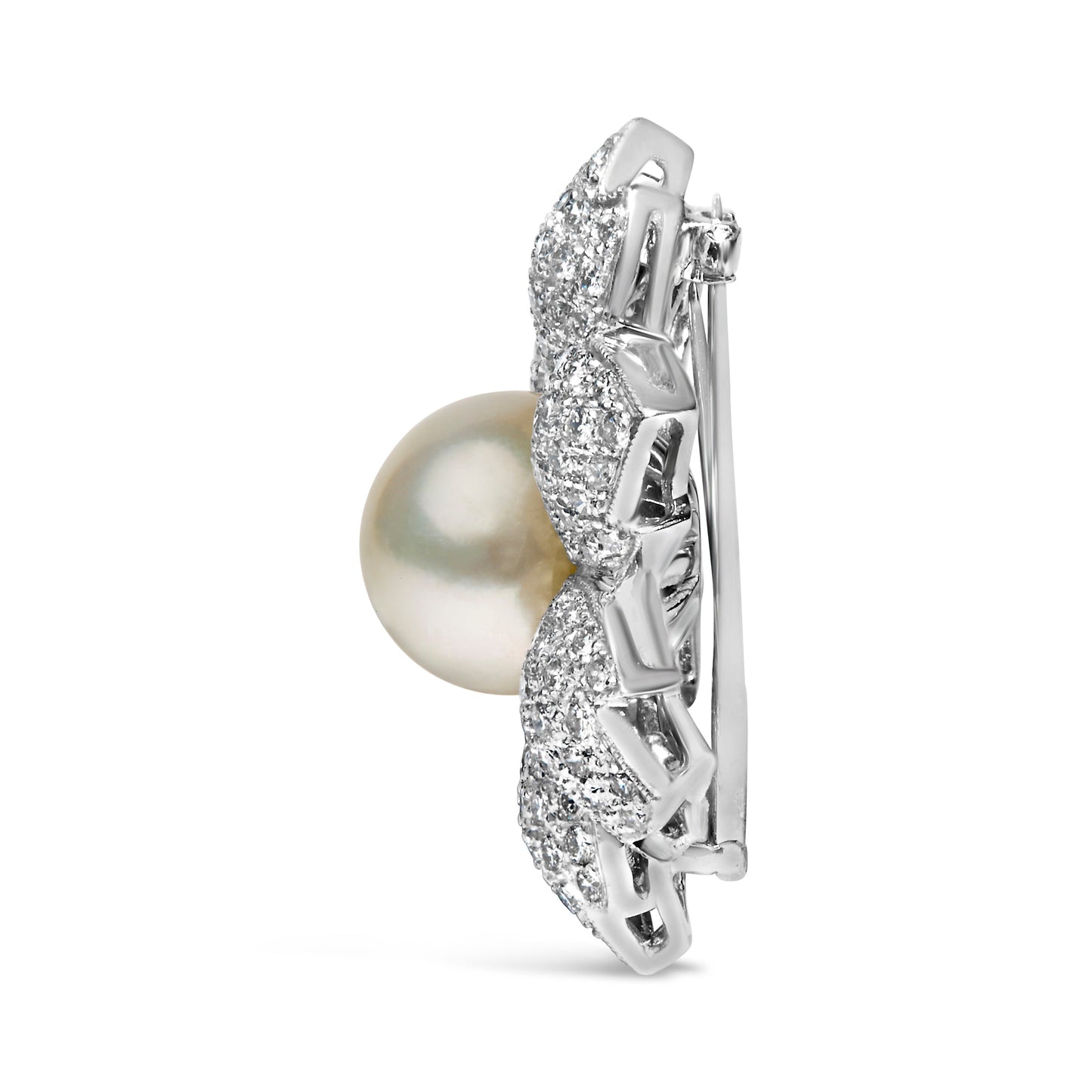 Broche de Flor de Diamante y Perla Cultivada en Oro Blanco de 18K