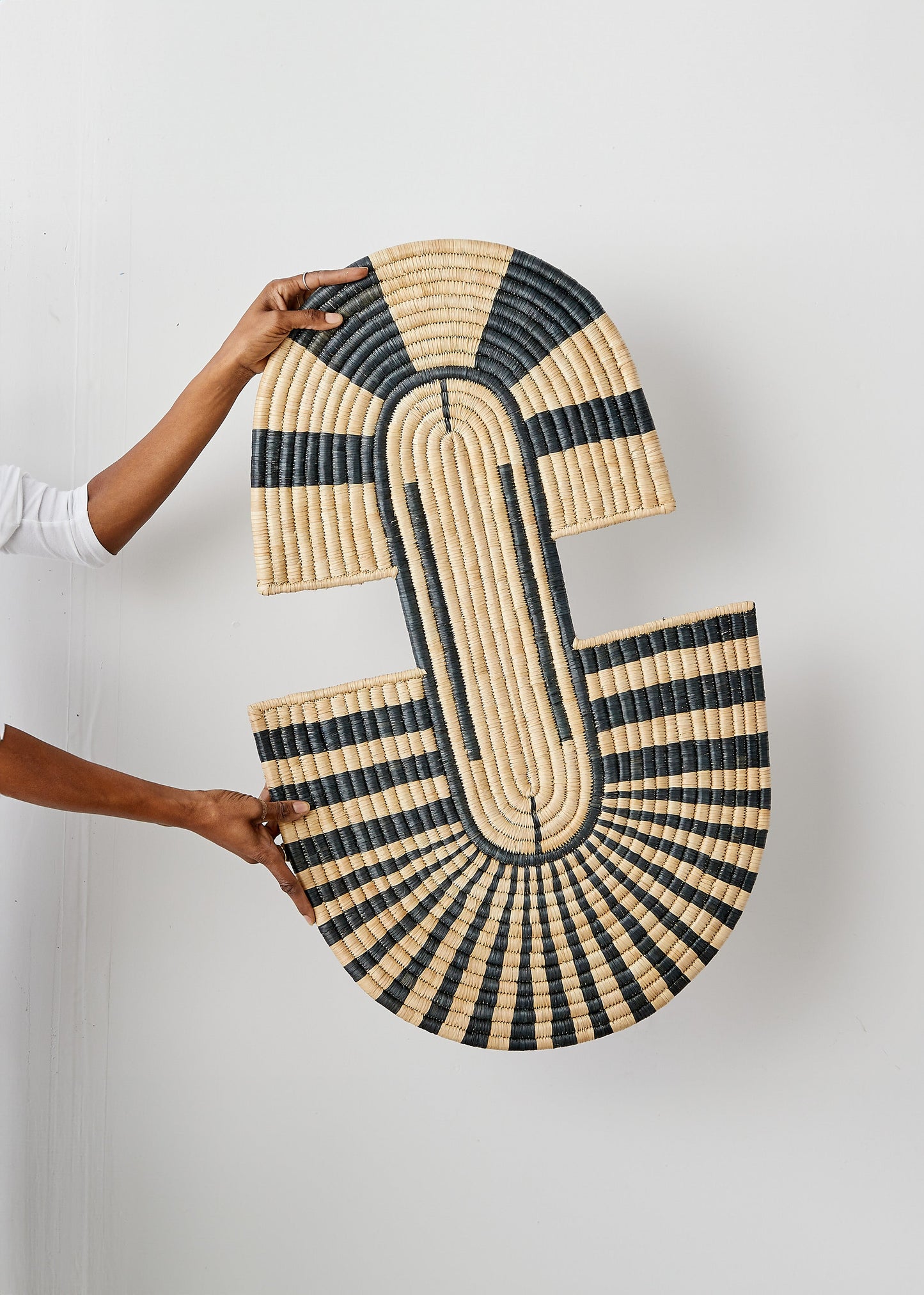 Arte de Pared Woven Maravi en Negro y Natural