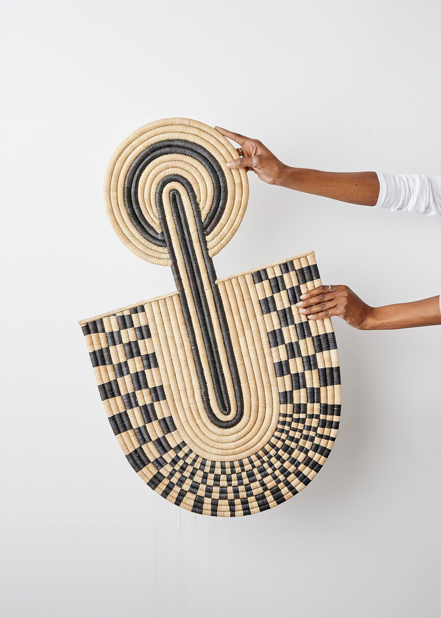 Arte de Pared Woven Maravi en Negro y Natural