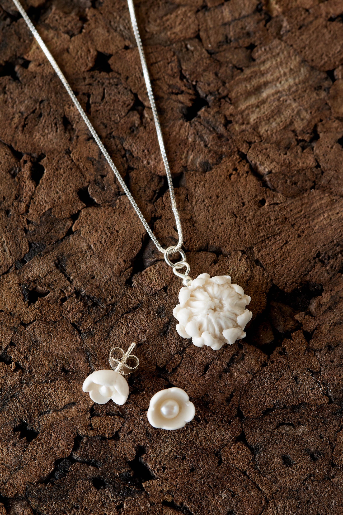 Boucles d'oreilles Mini Buttercup et collier floral Protea