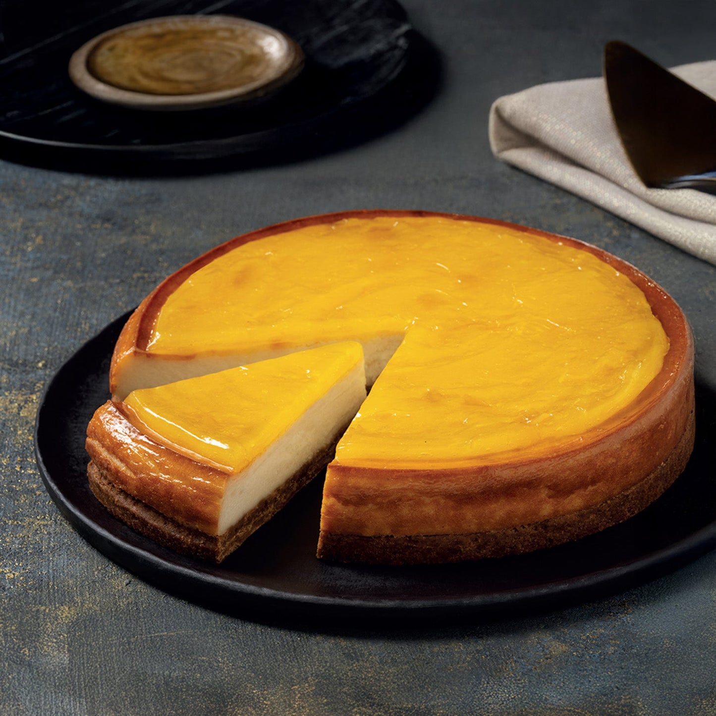 Moda Lemon Cheesecake – 9" Pre-Sliced, 12 pcs x 110 g (2.9 lbs / 1,320 g)