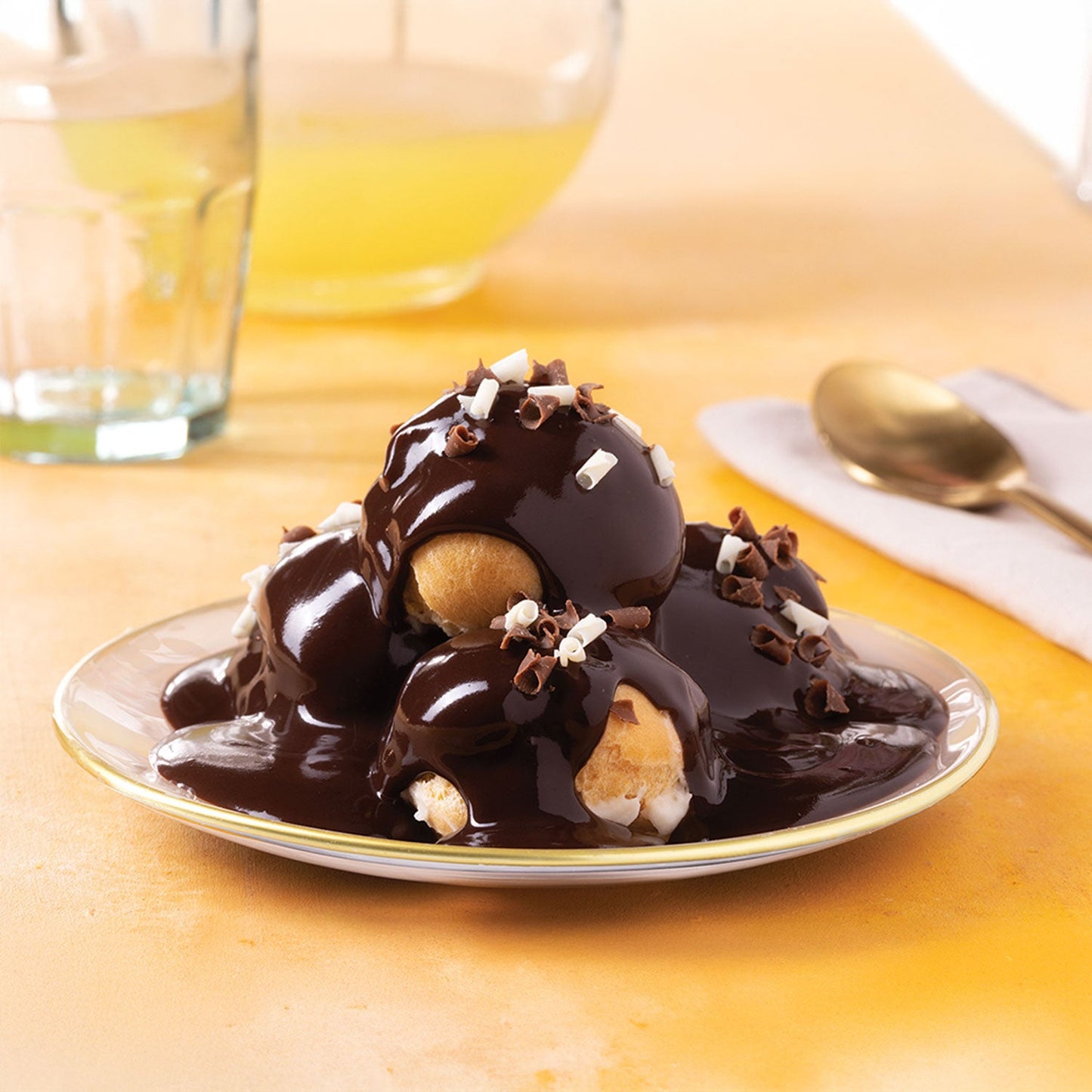 Profiteroles de chocolate con pistacho de Moda – Paquete de regalo, 454 g