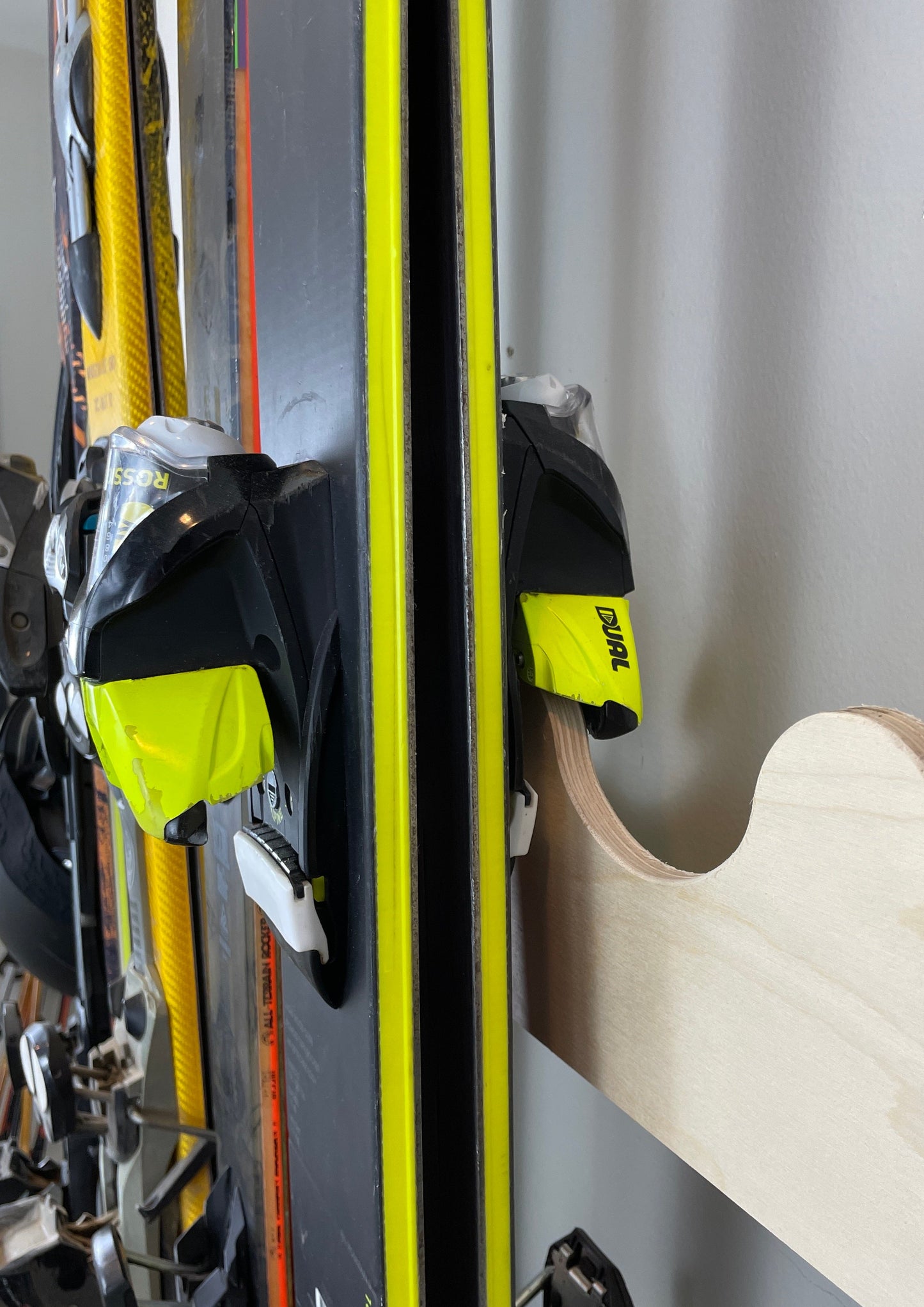 THE MOGUL Ski Storage Rack