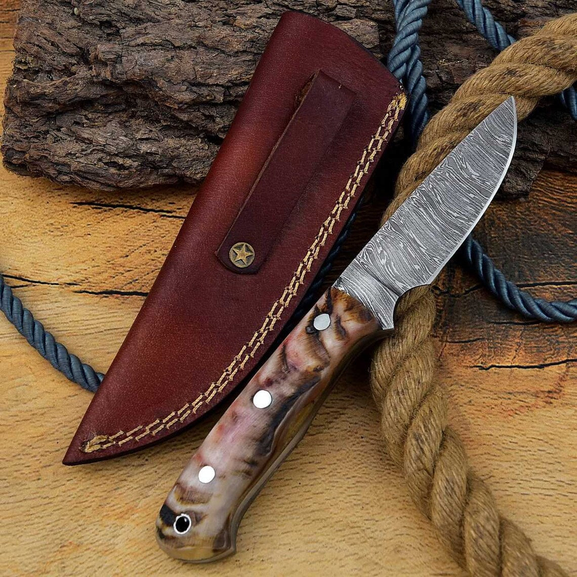 Premium Custom Skinning Knife with Damascus Steel Blade & Mountain Sheep Horn Handle - 7.25" - Korvel