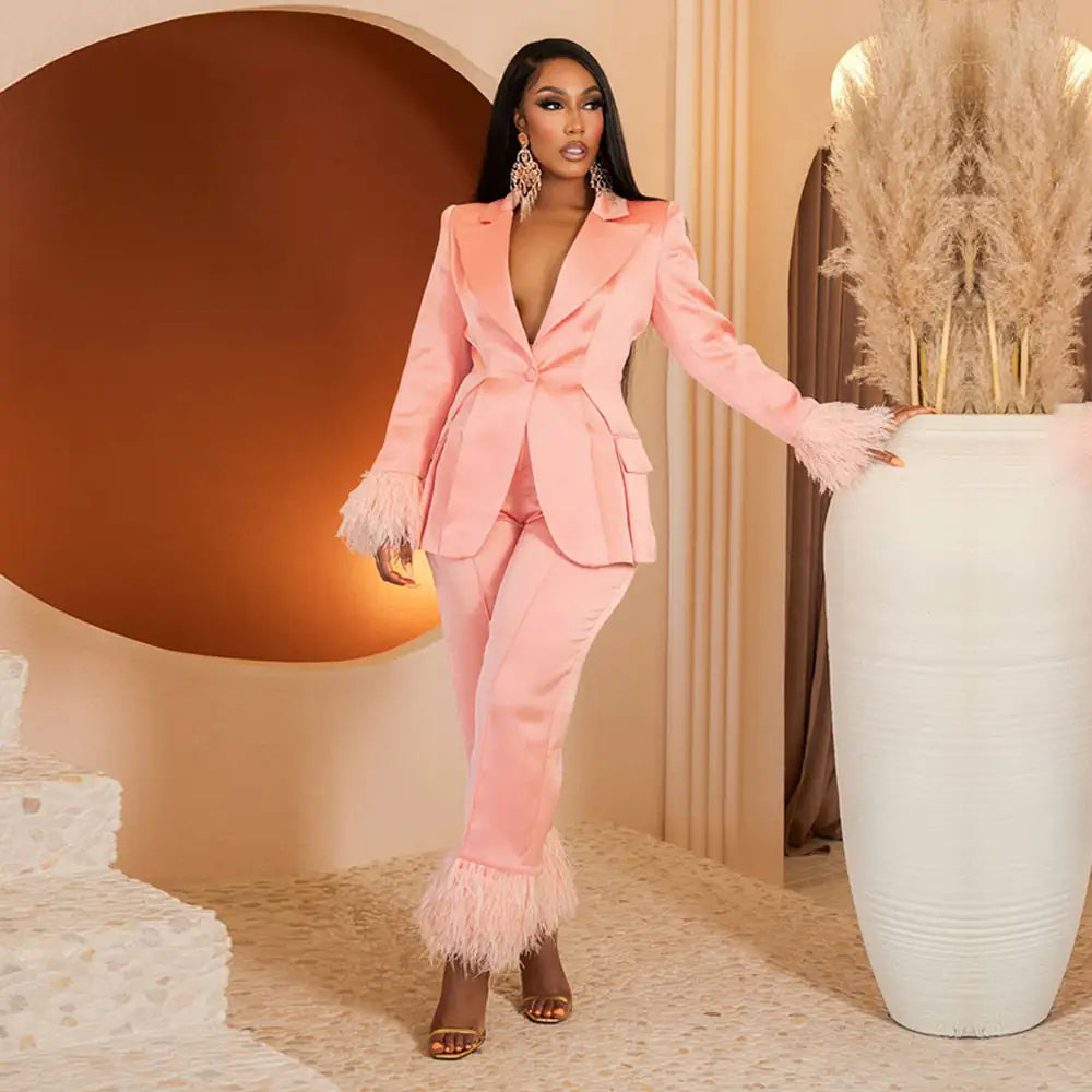 Conjunto de Blazer y Pantalones con Dobladillo de Piel Elegante