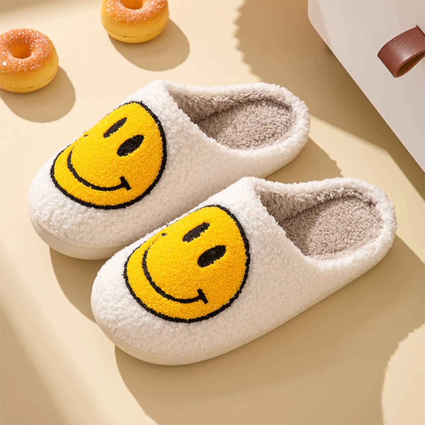 Chaussons Sourire pour Femmes - Douillets et en Peluche