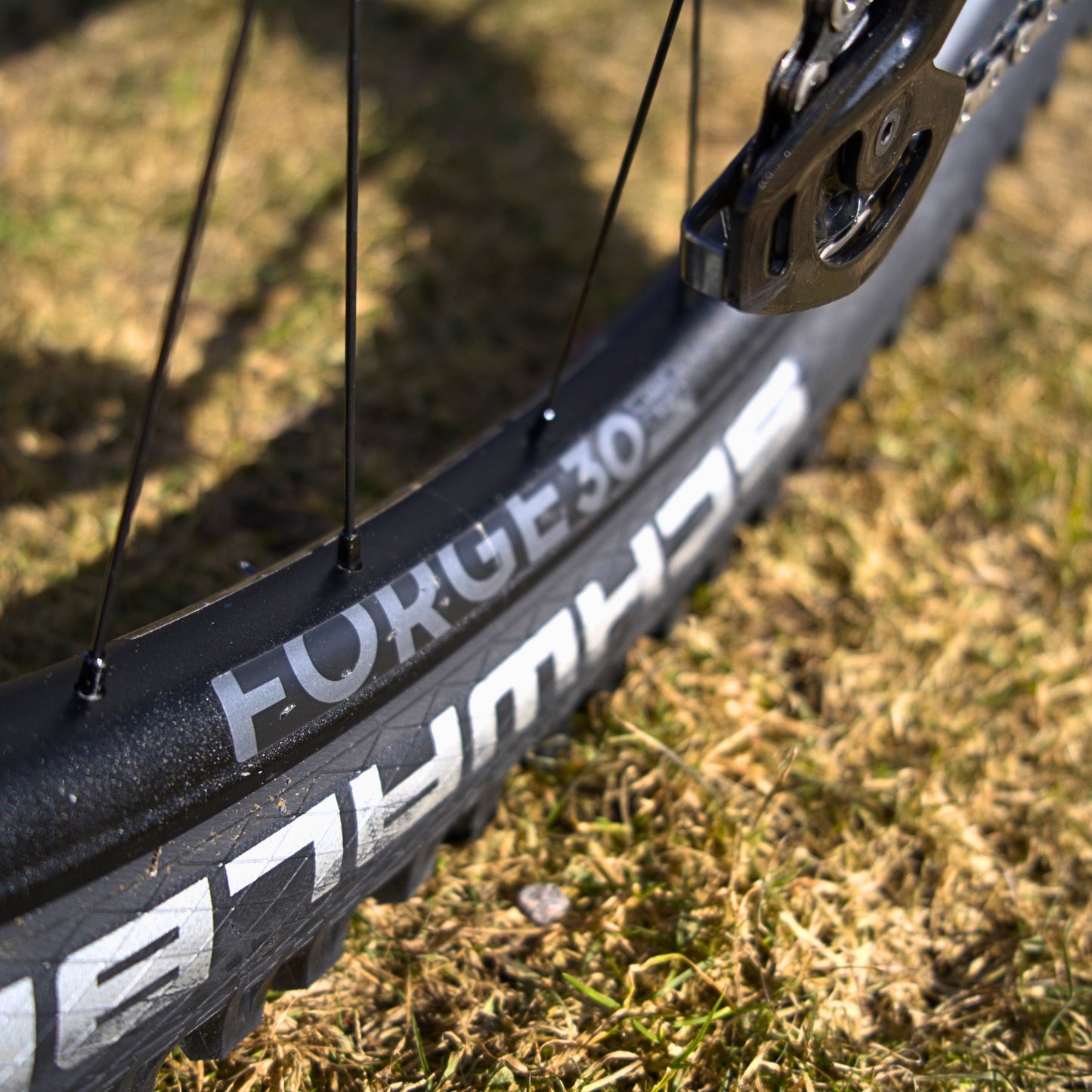 Roues arrière NEWMEN Forge 30 DH - Performance de descente premium