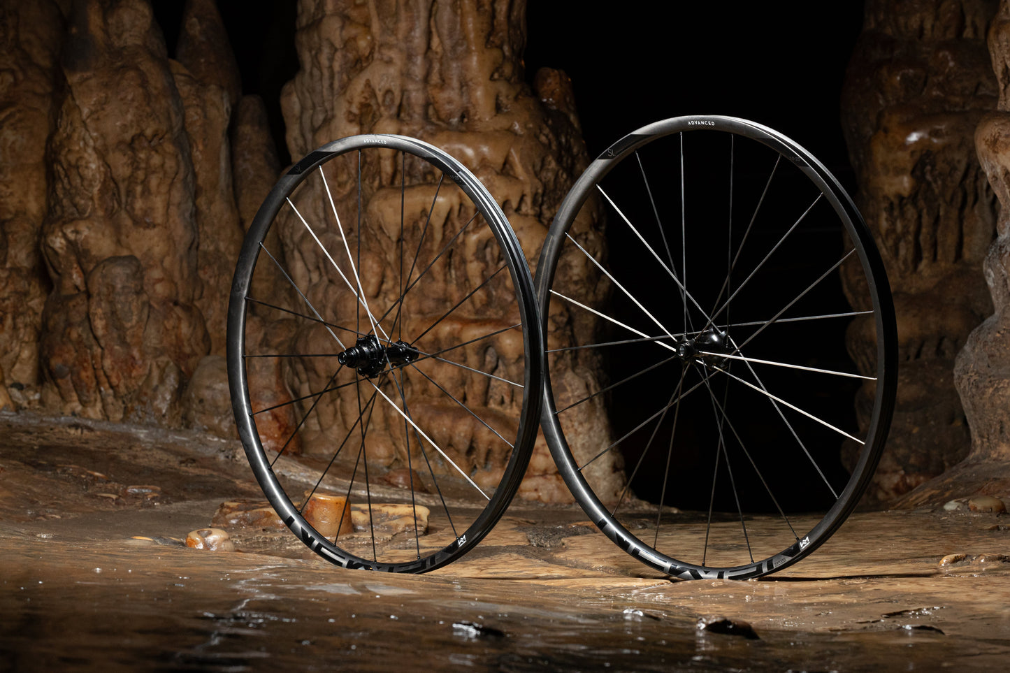 Rueda delantera NEWMEN Advanced SL X.R.25 VONOA para ciclismo de gravel
