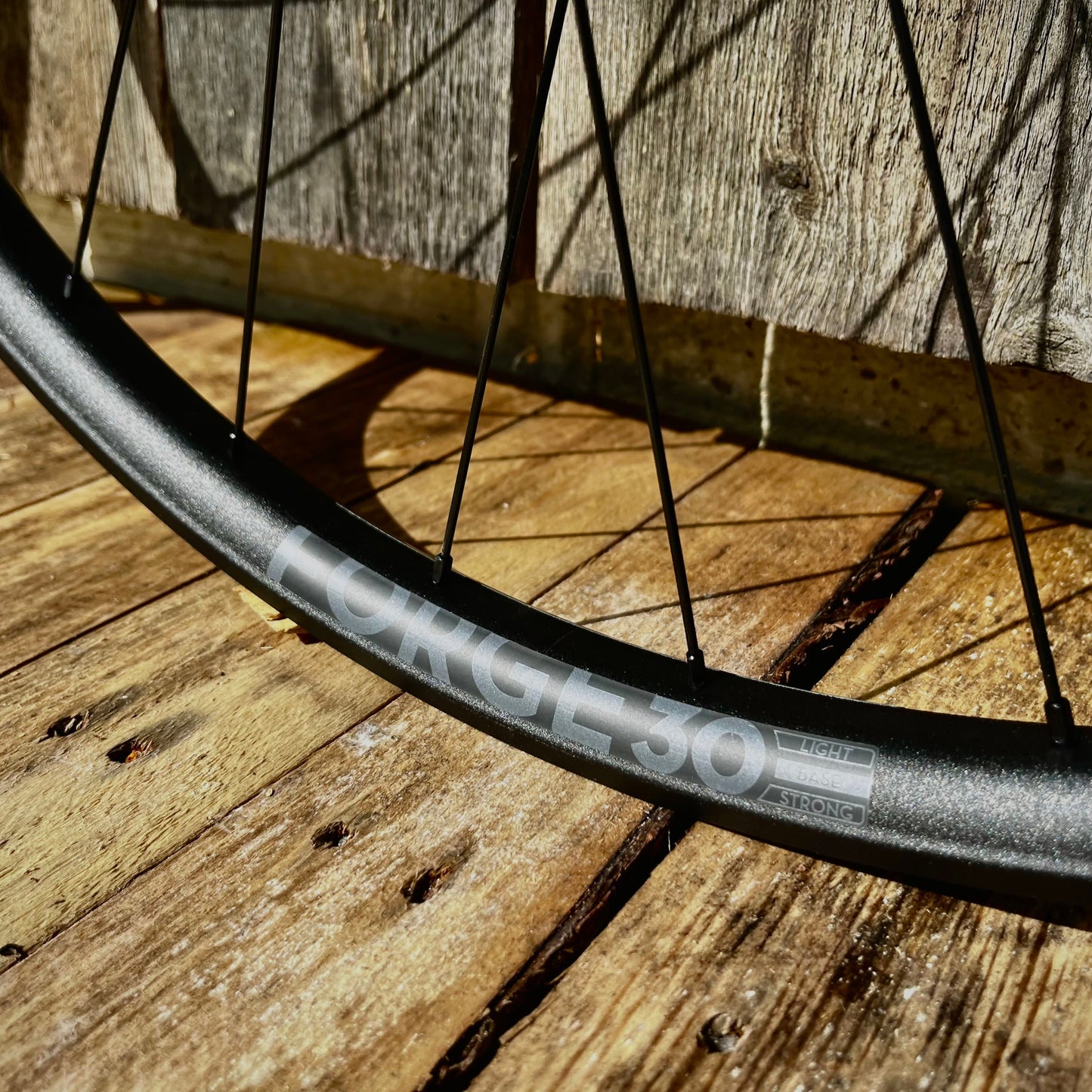 Rueda delantera NEWMEN Forge 30 29" 28h FADE SP 6B 15x110