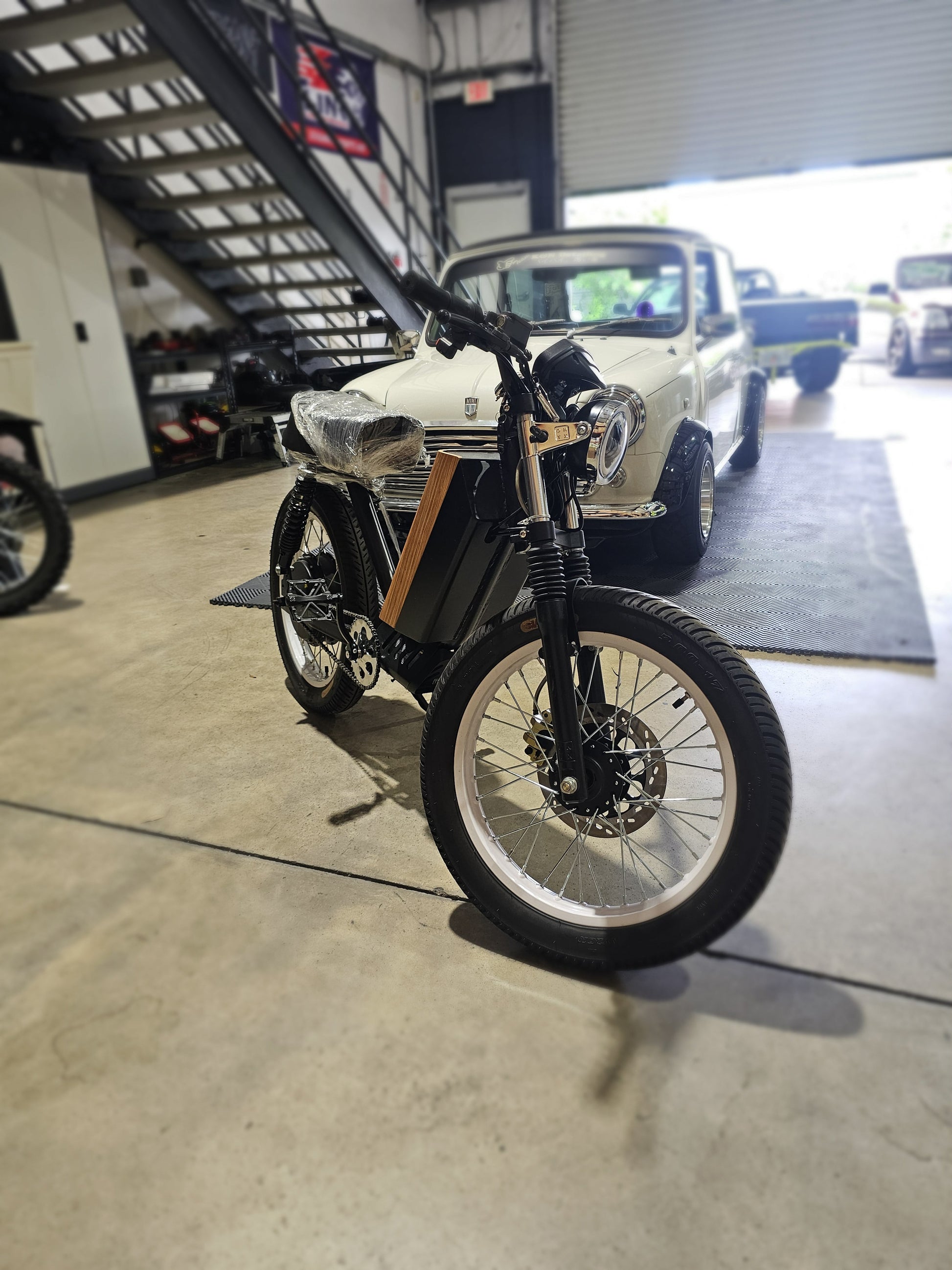 ONYX CTY2 Step-Thru Electric Moped Bike (Demo Model) - Korvel