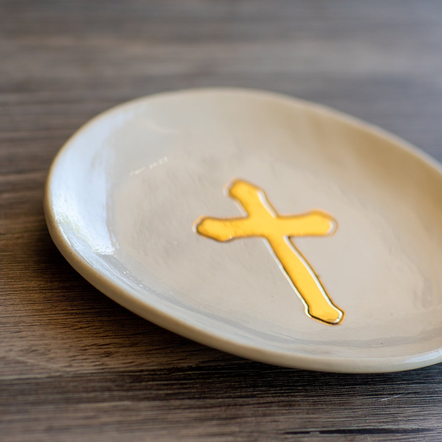 Elegant Gold Leaf Accent Ceramic Plate - Korvel