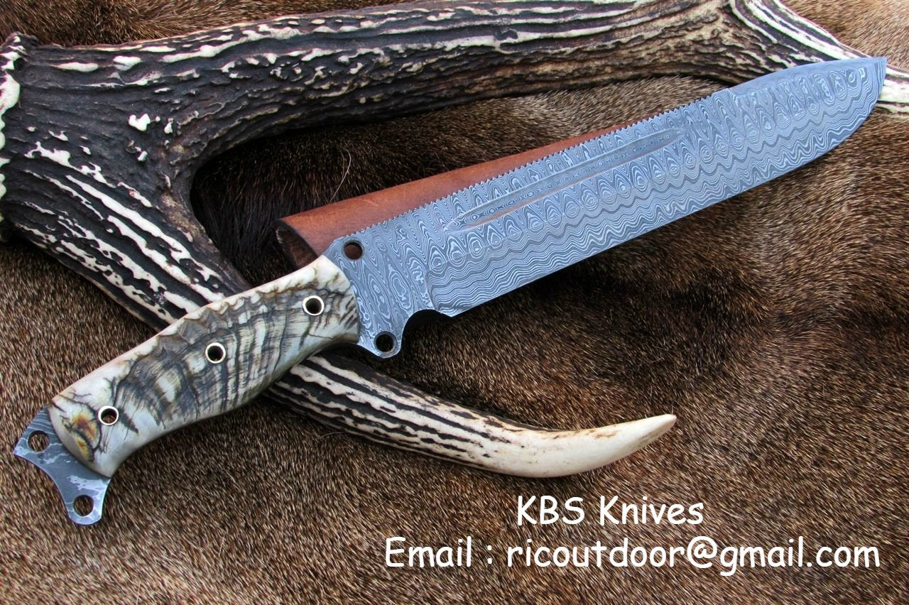 Custom Handcrafted 17-Inch Damascus Steel Bowie Knife with Sheep Horn Handle - Korvel