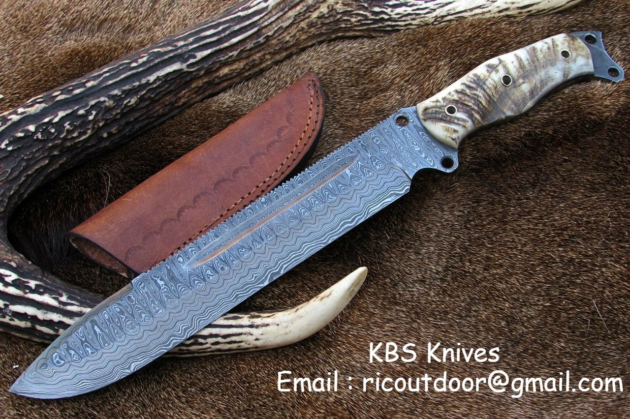 Custom Handcrafted 17-Inch Damascus Steel Bowie Knife with Sheep Horn Handle - Korvel