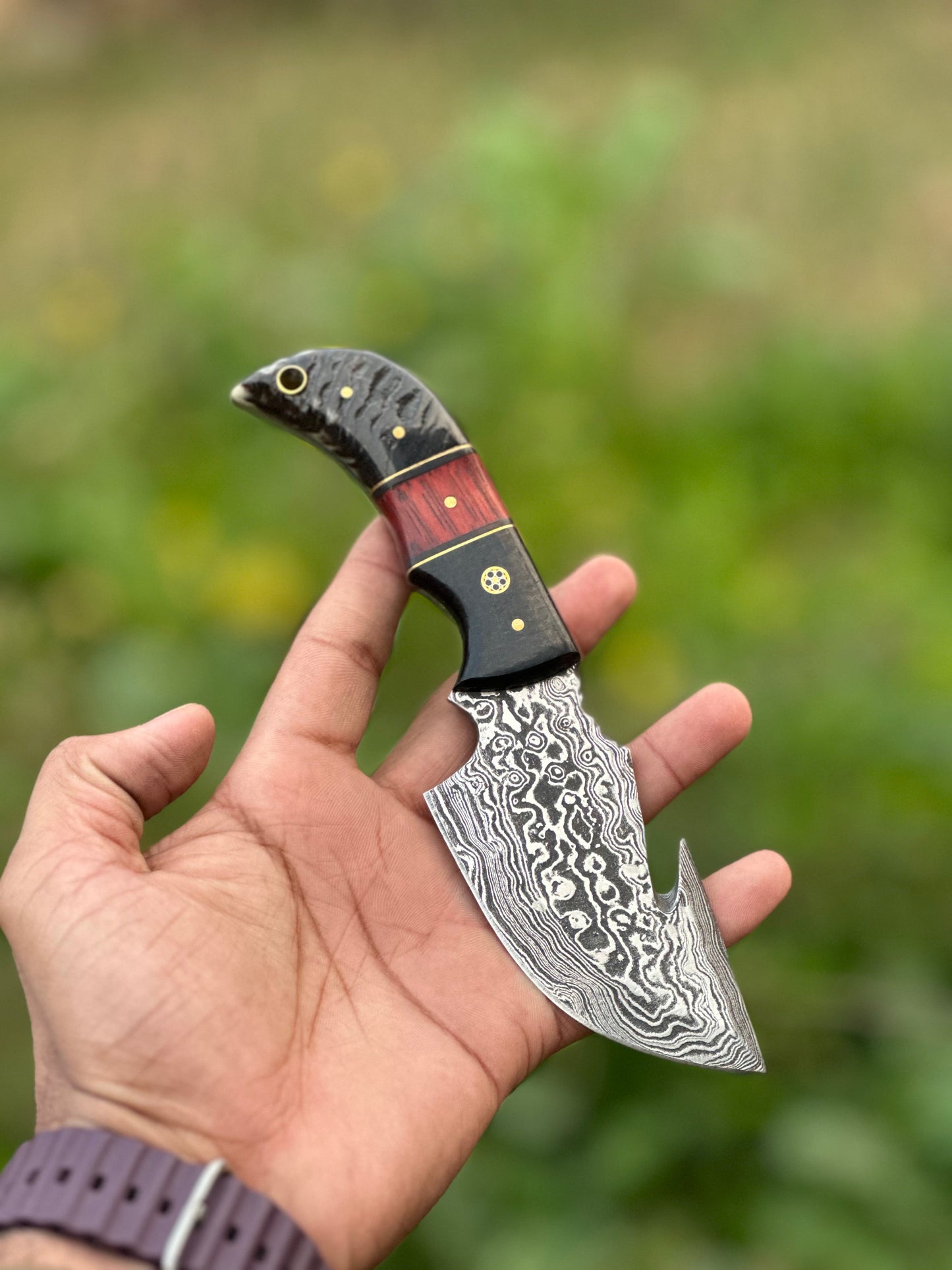 Artisan Crafted Damascus Steel Guthook Skinning Knife with Elegant Resin Handle - 7.5” Precision Blade & Leather Sheath - Korvel